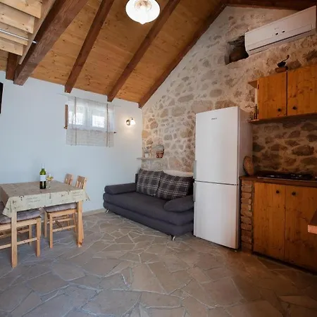 Petra Apartment Razanac