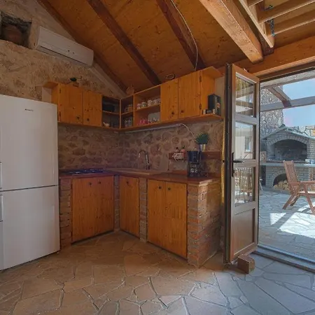 Petra Apartment *